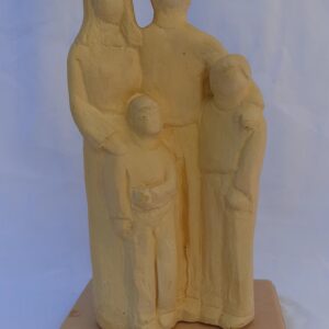 FAMILIA DE CUATRO INTEGRANTES  CON BASE DE MDF